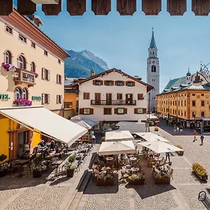Royal Cortina Hotel