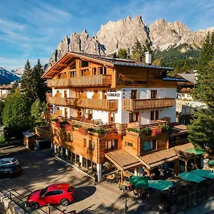 Ciasa Lorenzi Hotel